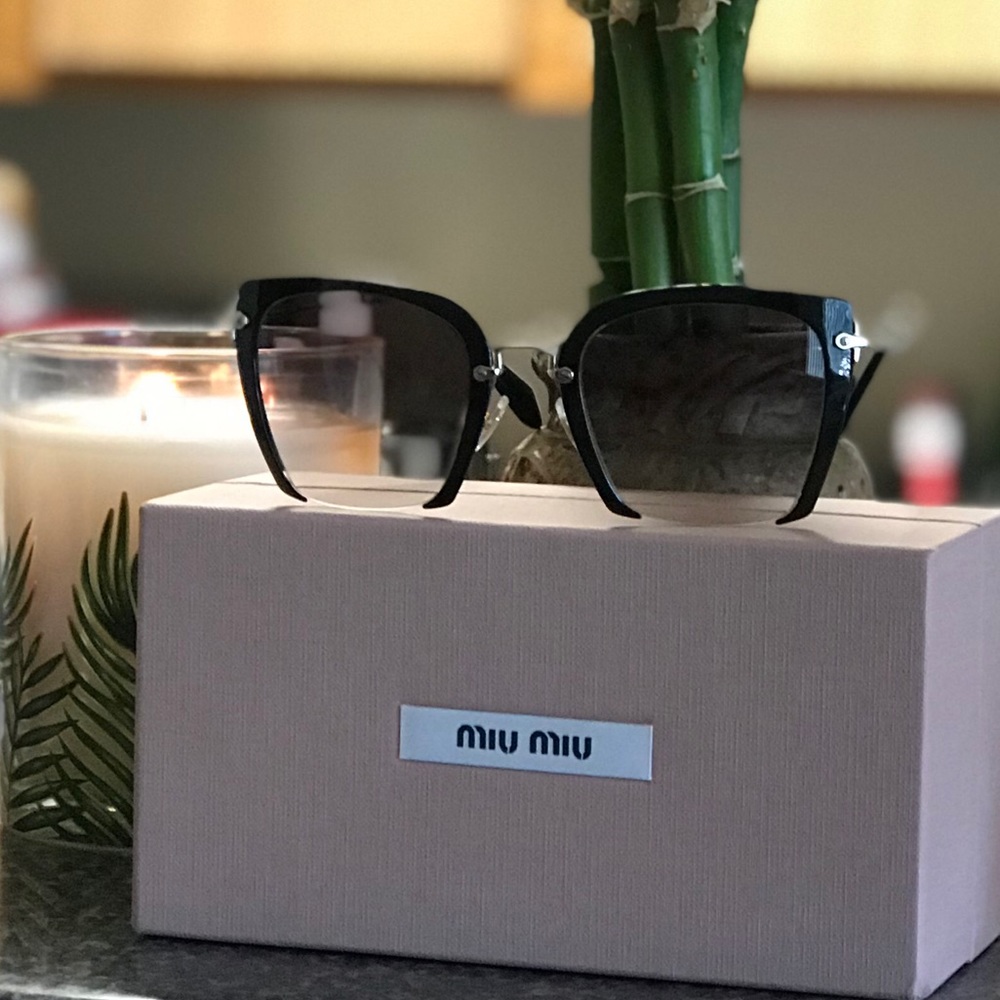 🔥MIU MIU RIMLESS SUNGLASSES🔥
